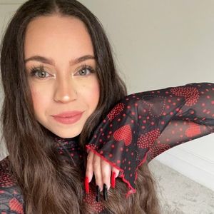 Meet your Posher, Mercedes